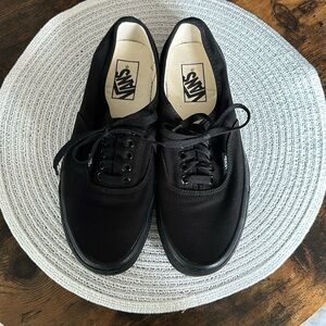 Authentic Vans M7.5 W 9 Black used-slight flaw